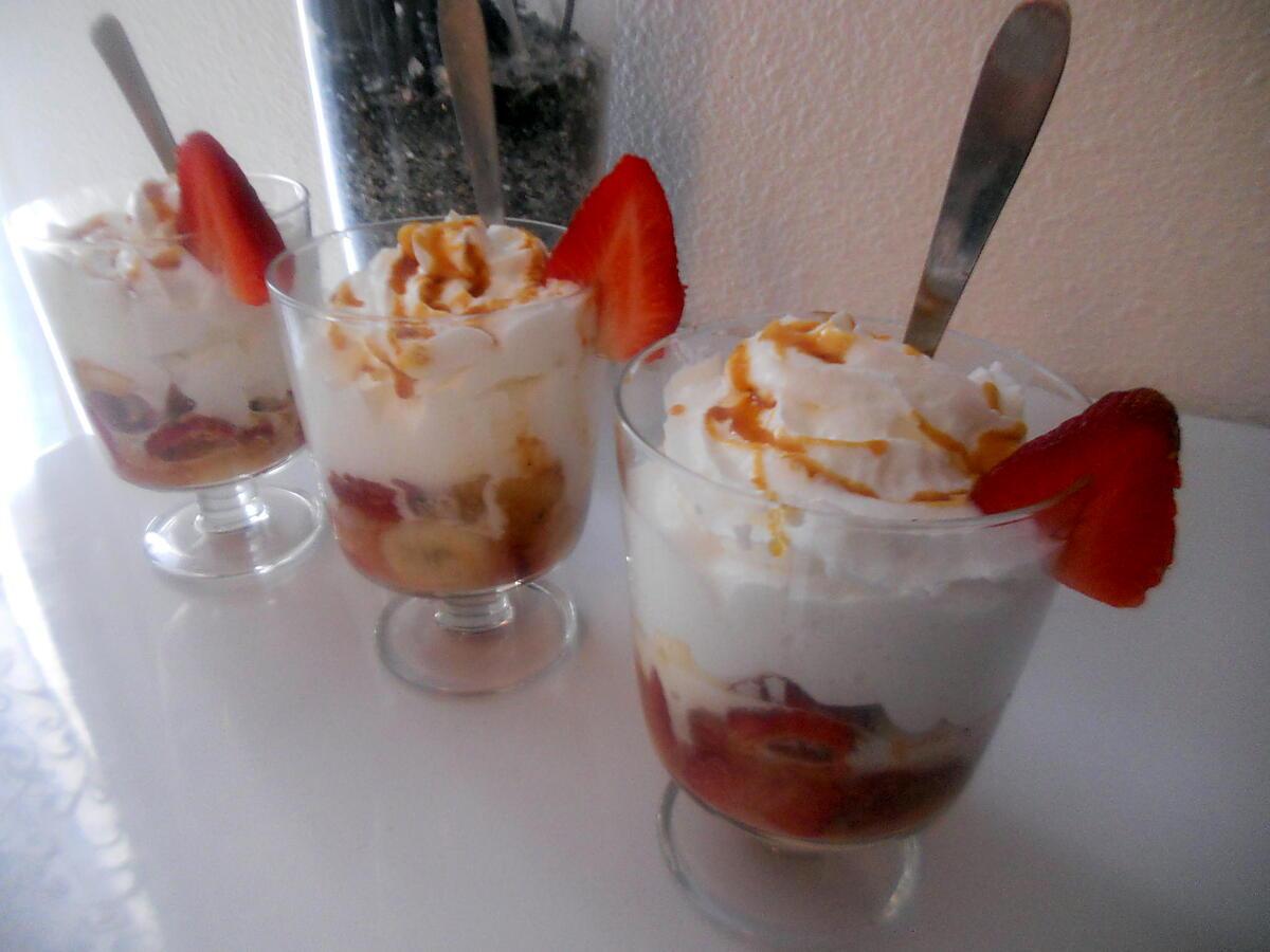 recette Coupes glacé banane fraise crème caramel