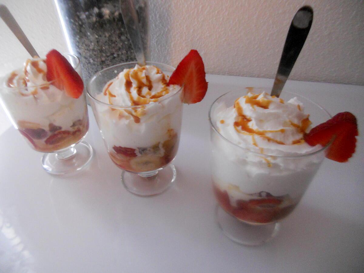 recette Coupes glacé banane fraise crème caramel