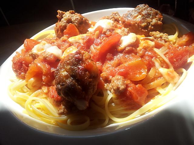 recette Boulettes de Boeuf farcie à la mozzarella sauce tomate