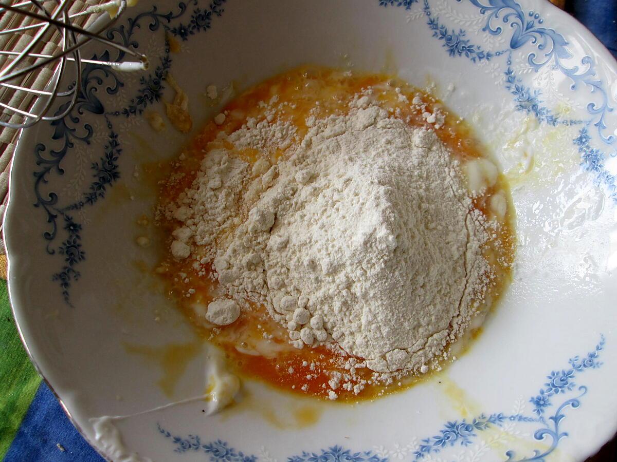 recette cake courgettes lardons    noisettes  idée trouvée sur le blog cuisiner  et papoter