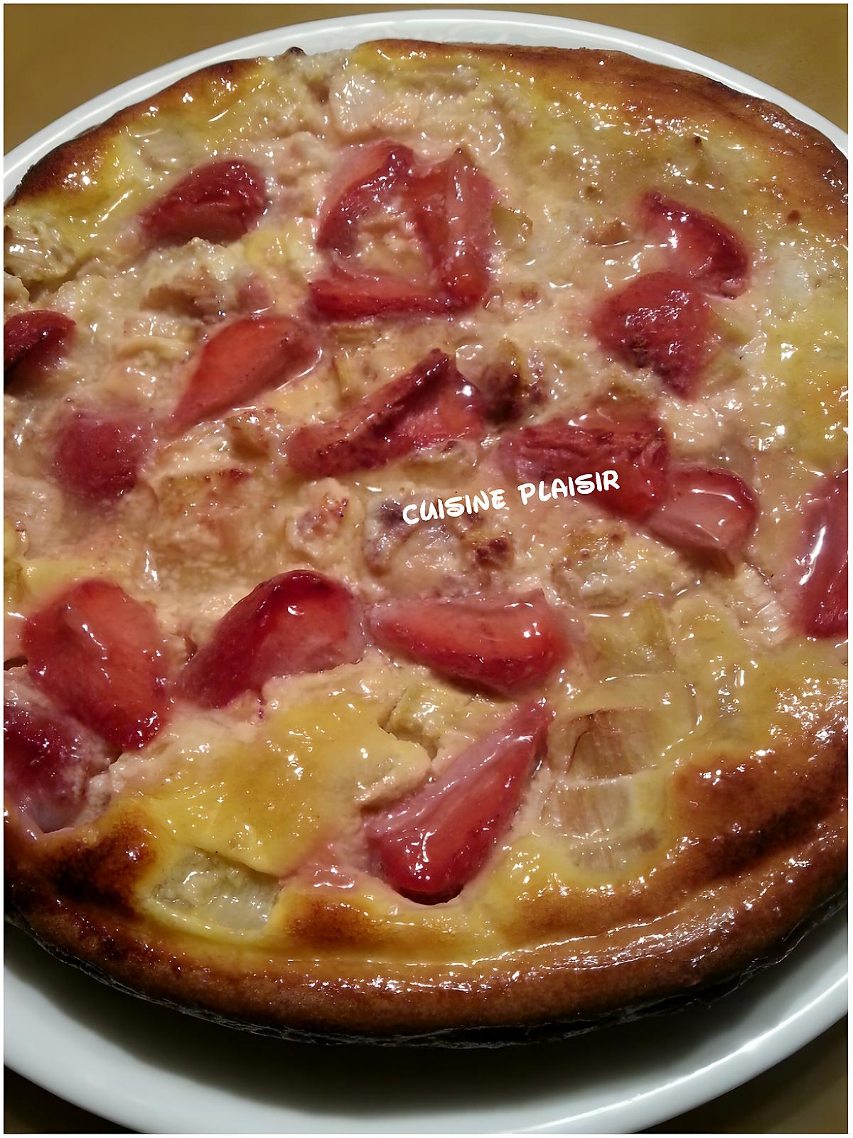 recette Tarte façon clafoutis fraises-rhubarbe