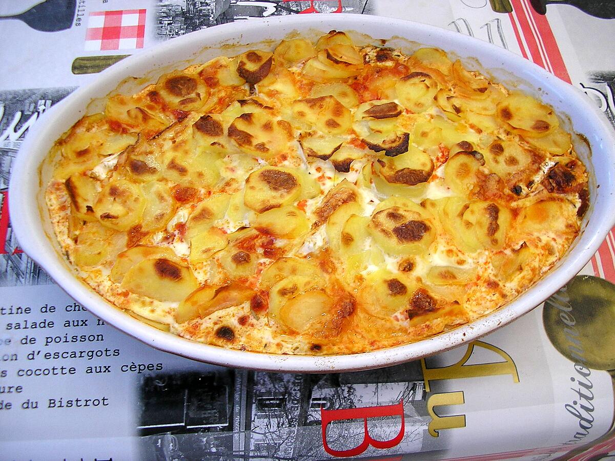 recette gratin de pommes de terre chorizo, lamelles de jambon fumés, cammembert.