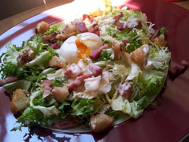 recette Frisée au lardons et oeuf mollets sauce créme moutardé