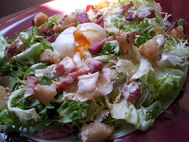 recette Frisée au lardons et oeuf mollets sauce créme moutardé