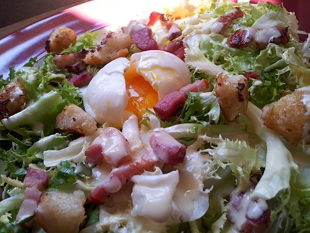 recette Frisée au lardons et oeuf mollets sauce créme moutardé