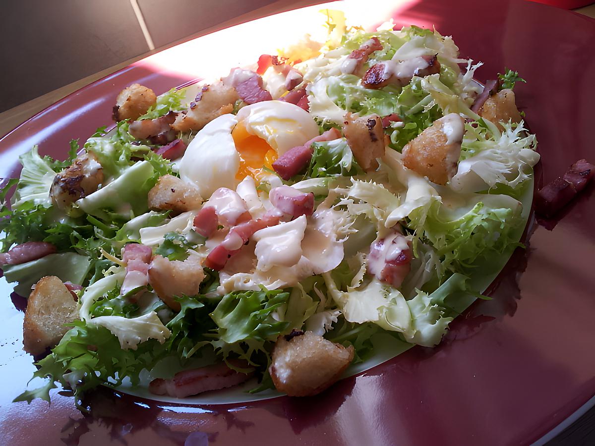 recette Frisée au lardons et oeuf mollets sauce créme moutardé