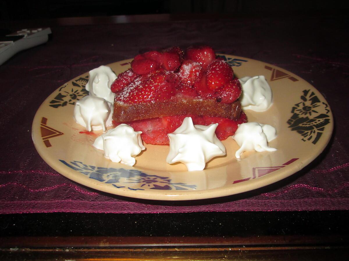 recette desserts      verrine  fraises  ananas ,  idée du blog  popotte et nature; et croque fraises de laurent mariotte