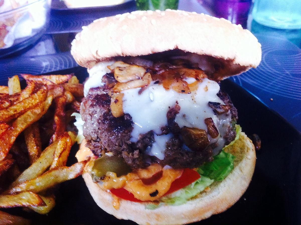 recette Hamburger maison au gorgonzola et compoté d'oignon