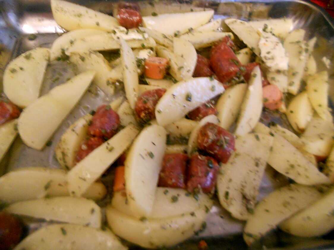 Pommes de terre rôtis au merguez et saucisses de strasbourg