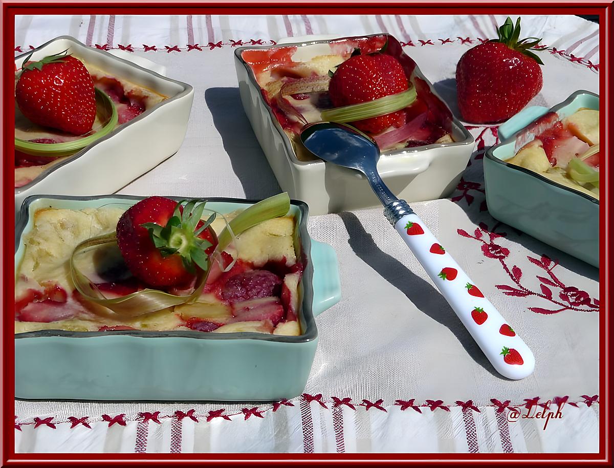 recette Clafoutis au yaourt, fraises et rhubarbe