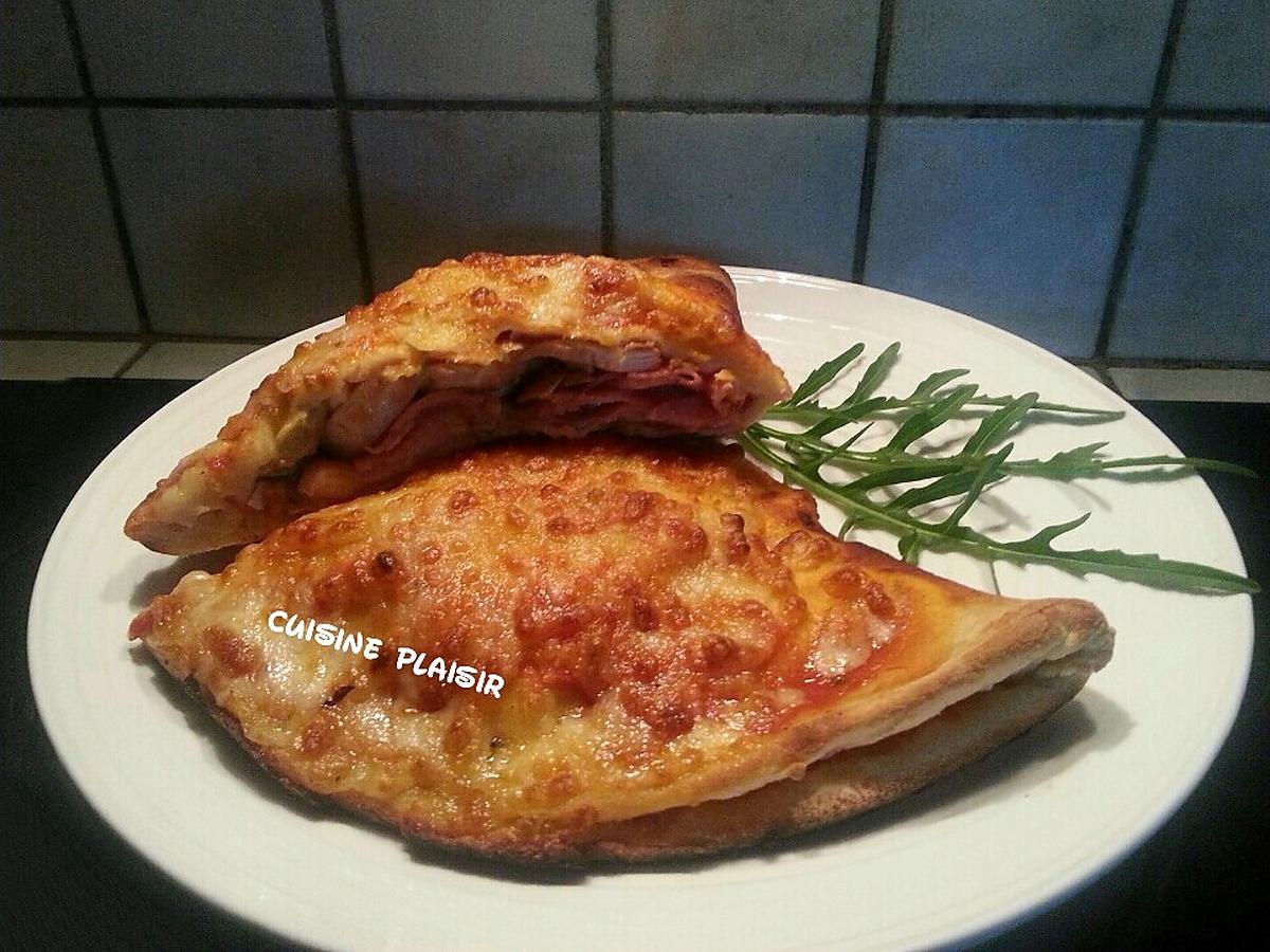 recette Calzone, pâte à pizza maison, sauce tomate de fond