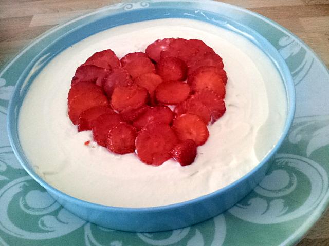 recette Mon Premier Gâteau de fêtes des Meres (tiramisu coeur de fraises)de mon Papa