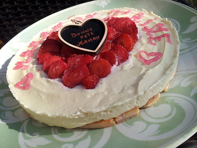 recette Mon Premier Gâteau de fêtes des Meres (tiramisu coeur de fraises)de mon Papa
