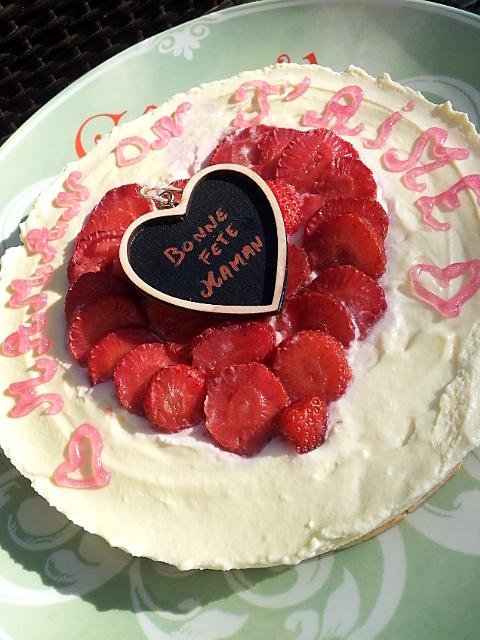 recette Mon Premier Gâteau de fêtes des Meres (tiramisu coeur de fraises)de mon Papa