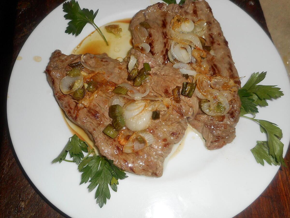 recette Steak aux oignons nouveaux