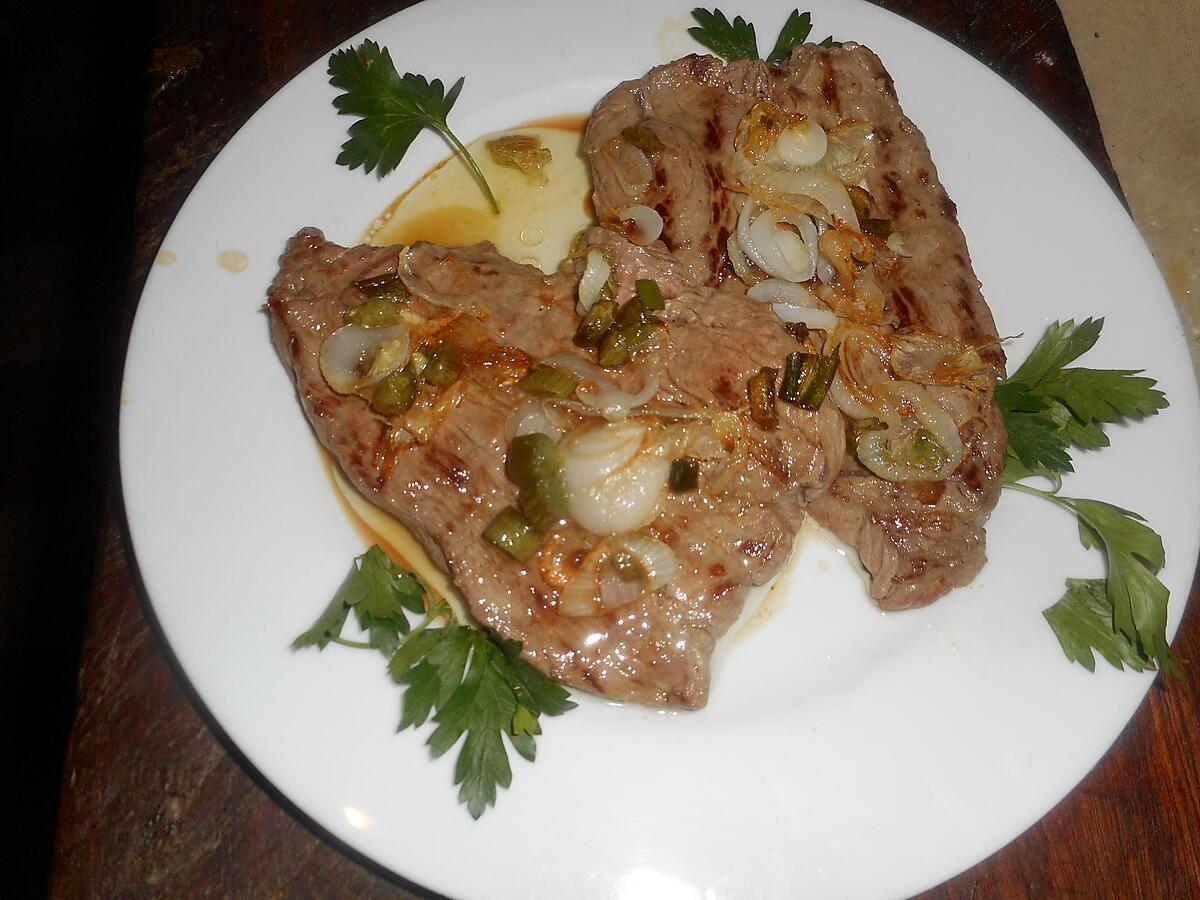 recette Steak aux oignons nouveaux