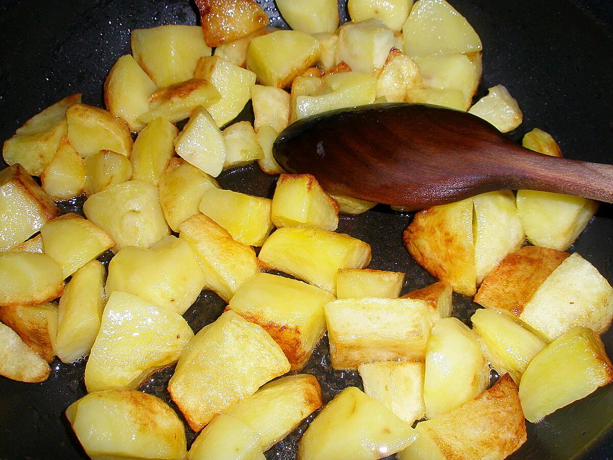recette Fricassée de blette,pomme de terre et chair à saucisse de Maman