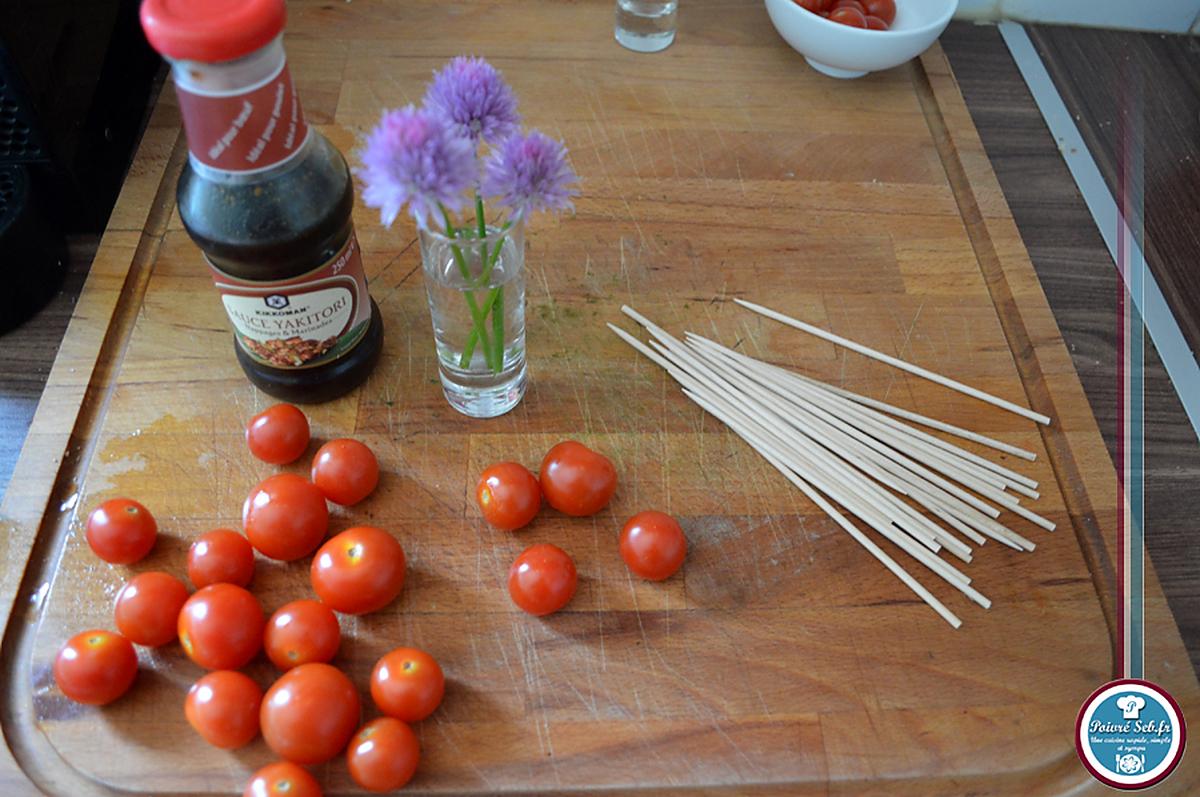 recette Tomates cerise en brochette, sésames et fleur de ciboulette