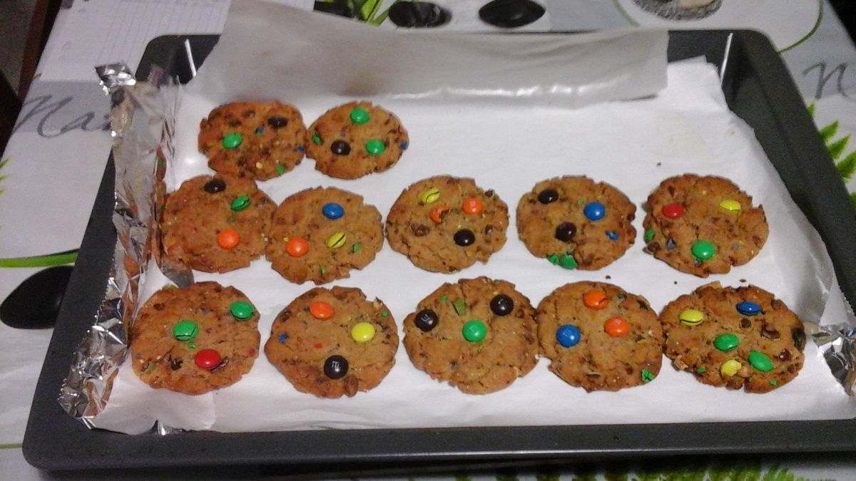 recette COOKIES AUX M&M'S ET BEURRE DE CACAHUETE