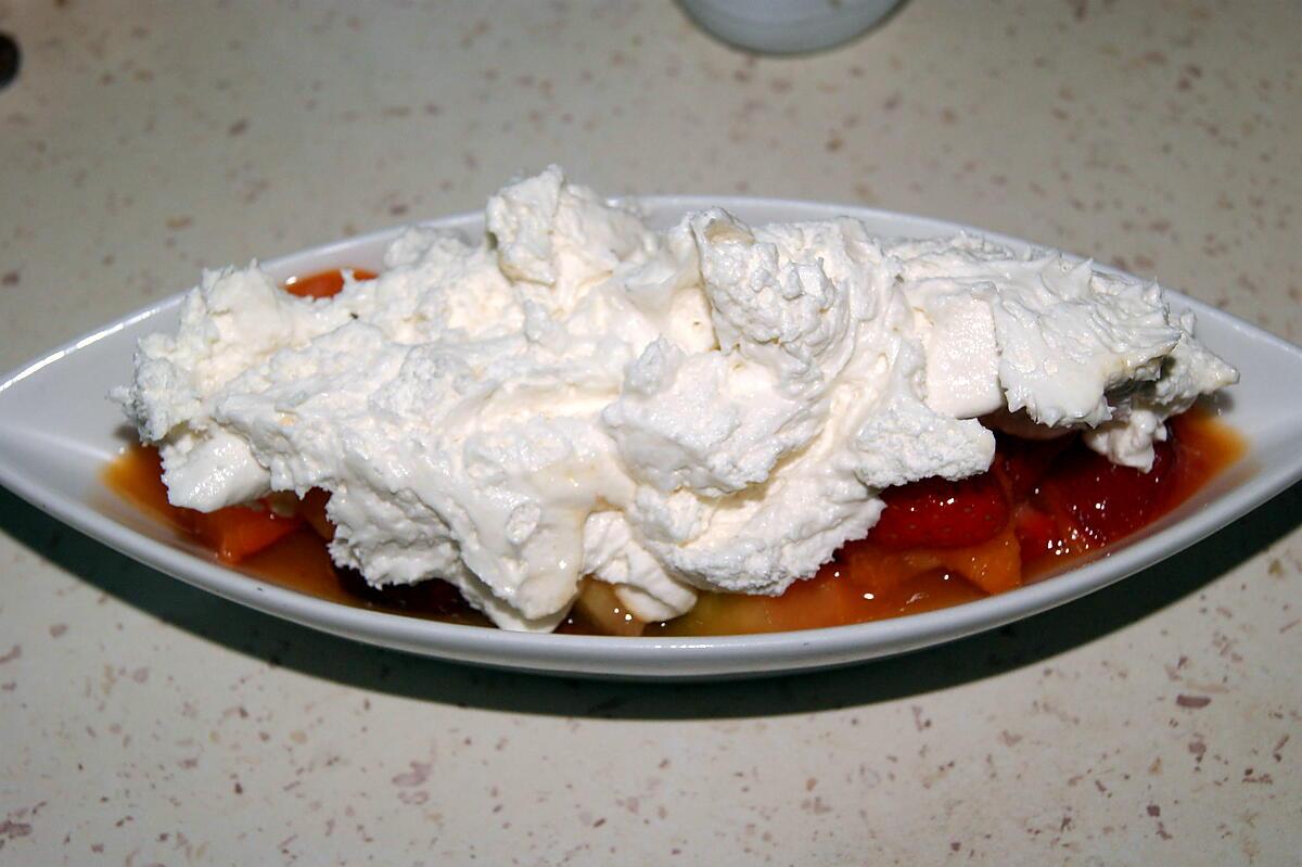 recette Salade de fruits à la chantilly et coulis de fraises