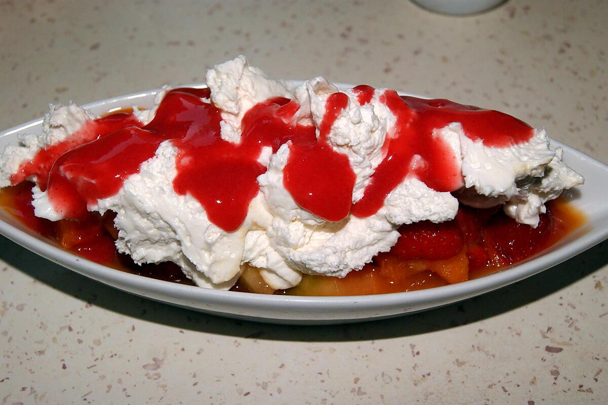 recette Salade de fruits à la chantilly et coulis de fraises