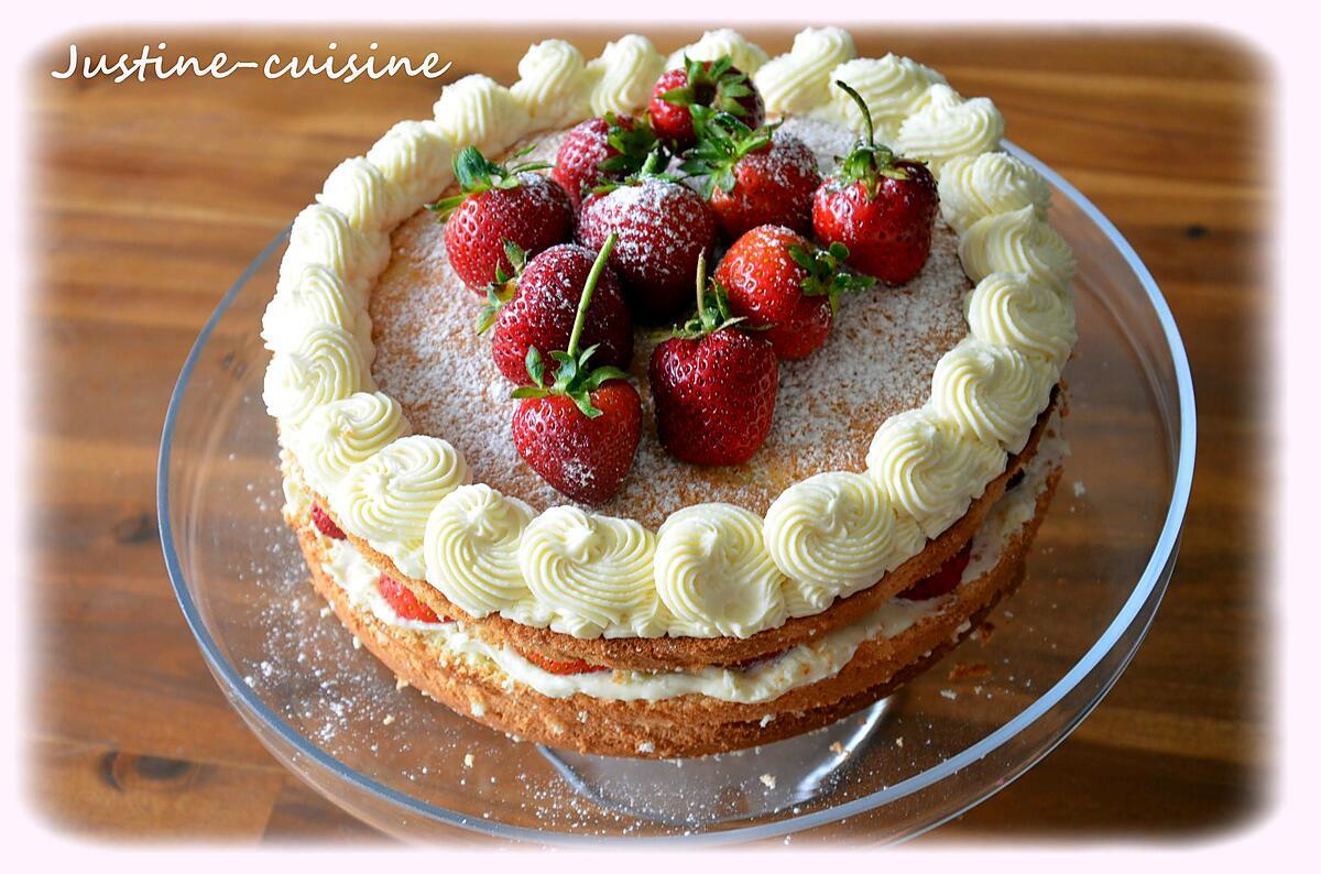 recette Layer cake aux fraises et chocolat blanc valrhona