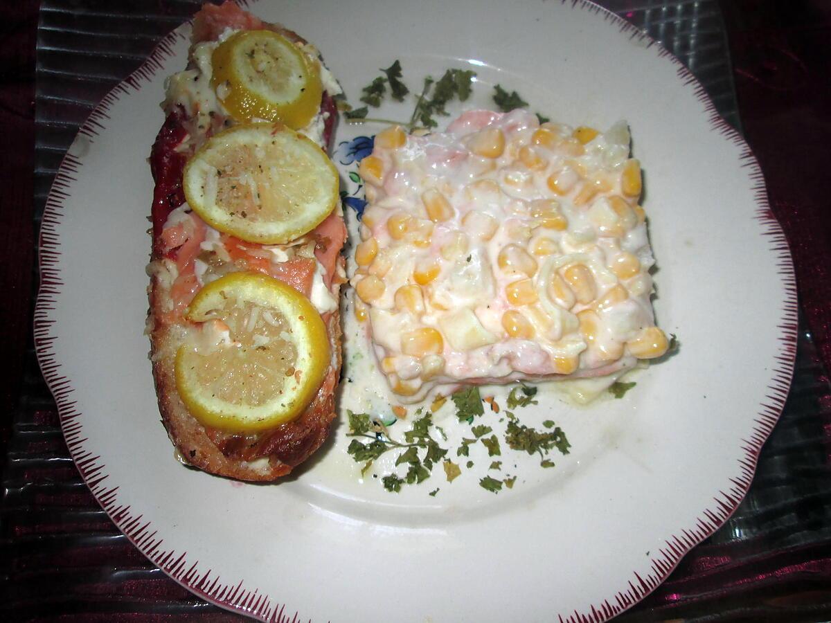 recette assiette  tartine   saumon mascarpone,,,,,,,,,,,, mais ananas, saumon,  yaourt  a la grecque