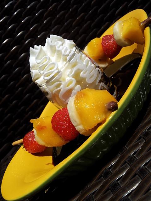 recette Brochettes de Mikado aux fruits sauce chocolat et chantilly