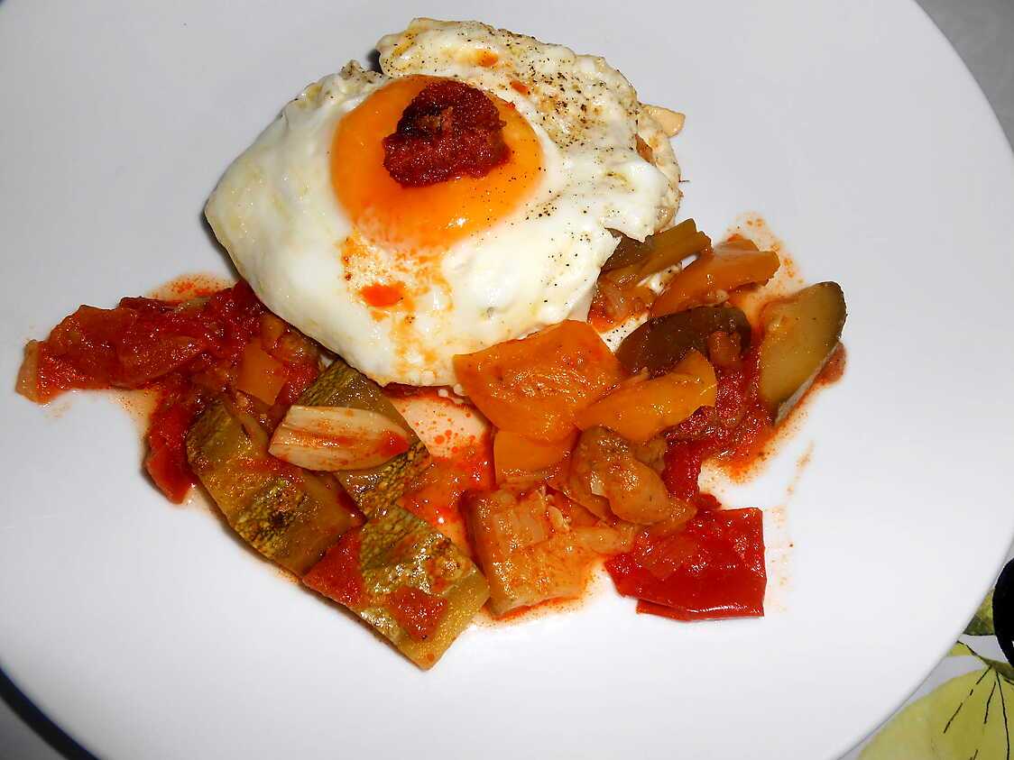 Recette de MA PETITE RATATOUILLE EN SANDWICH D'OEUFS AU PLAT