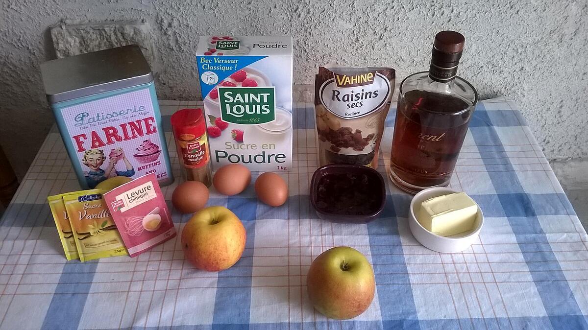 recette Cake rond aux pommes et raisins secs.