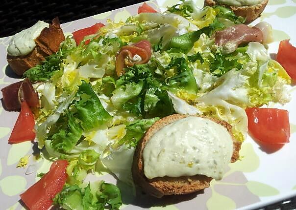 recette Salade d'involtini et ses croutons de chévre chaud