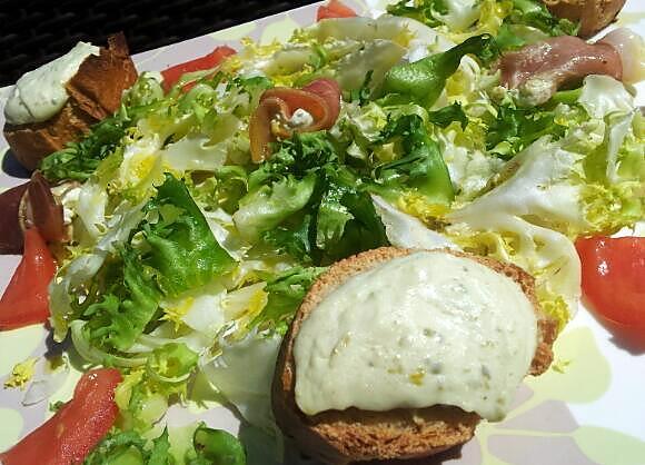 recette Salade d'involtini et ses croutons de chévre chaud