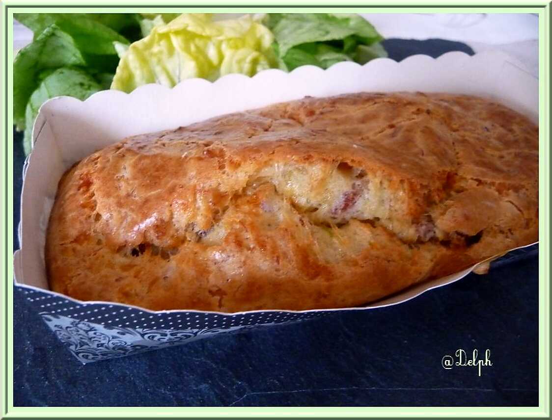 Cake lardons, crèmes et oignons