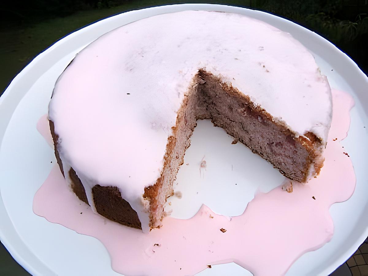 recette Biscuit de savoie aux framboises et glaçage royal à l'eau de rose