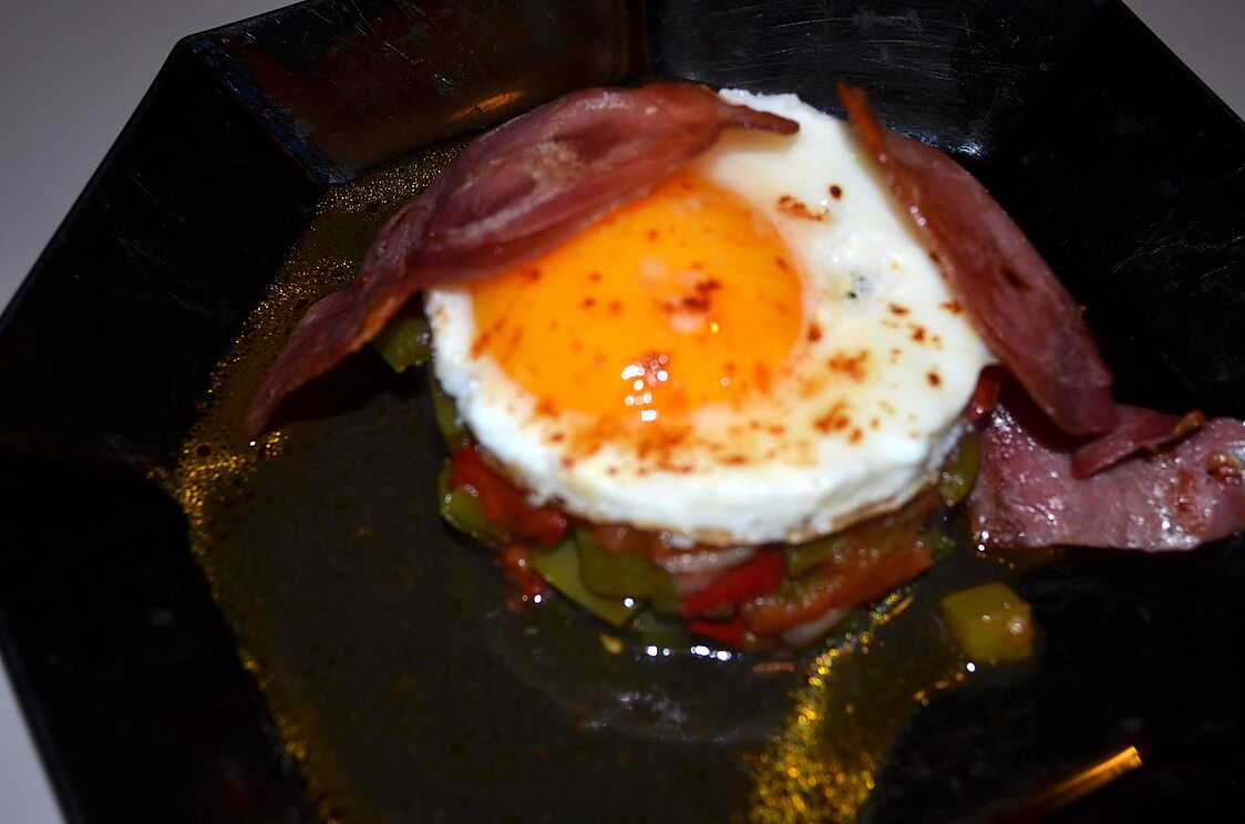 Recette d'OEUF AU PLAT COMME EN PIPERADE