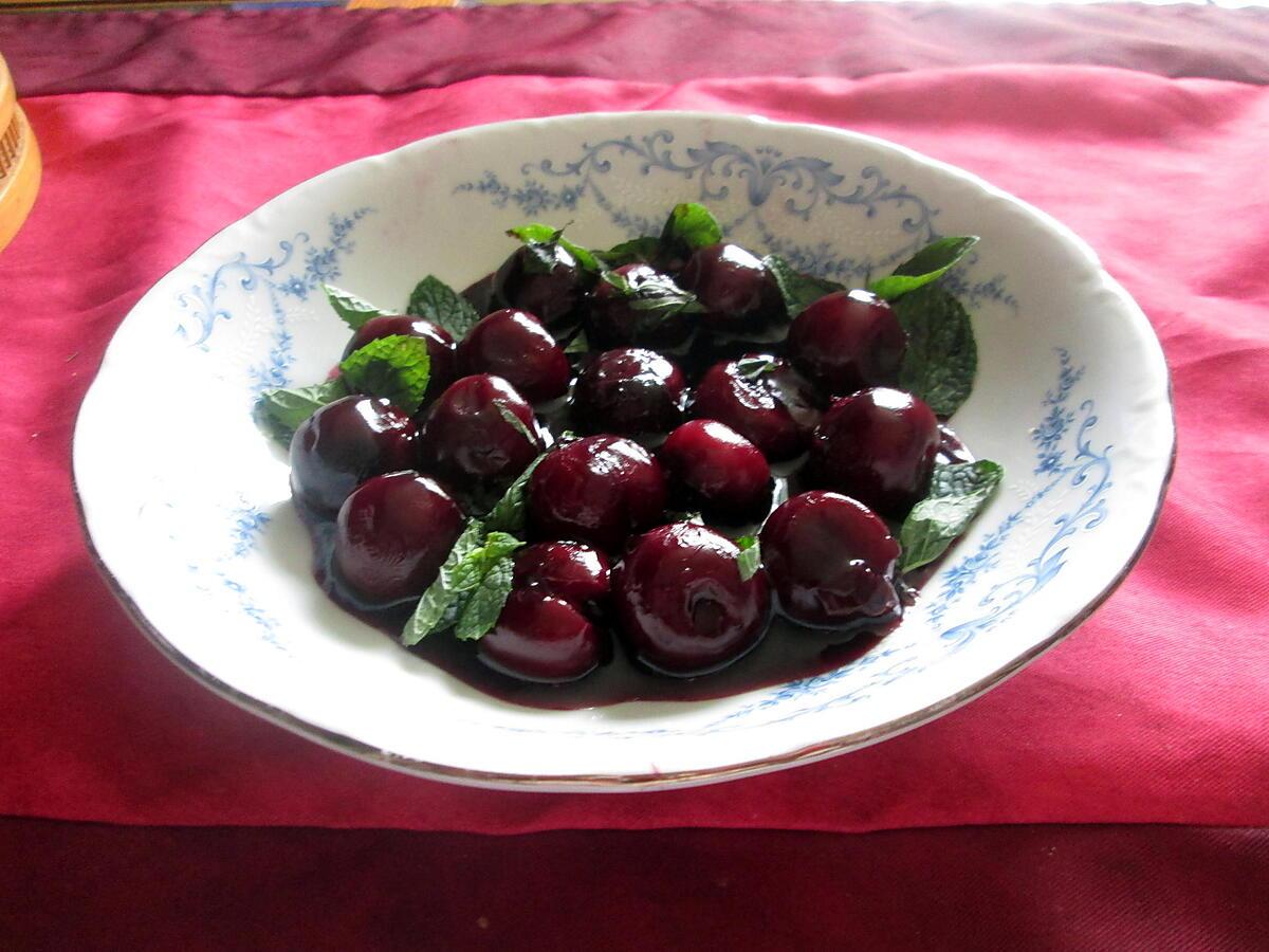 recette soupe  de   cerises  de  la serviette sur la table