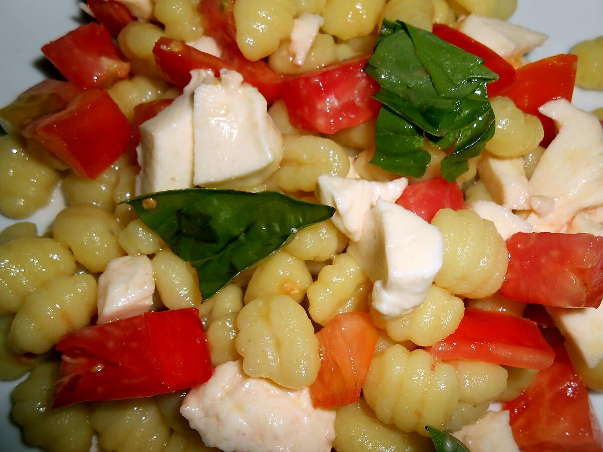 recette SALADE DE GNOCCHETTI  ALLA CRUDAIOLA