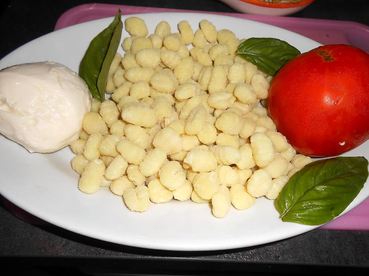 recette SALADE DE GNOCCHETTI  ALLA CRUDAIOLA