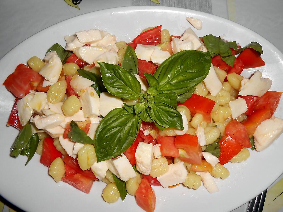 recette SALADE DE GNOCCHETTI  ALLA CRUDAIOLA