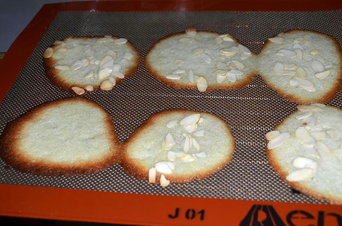 recette TUILES AUX AMANDES