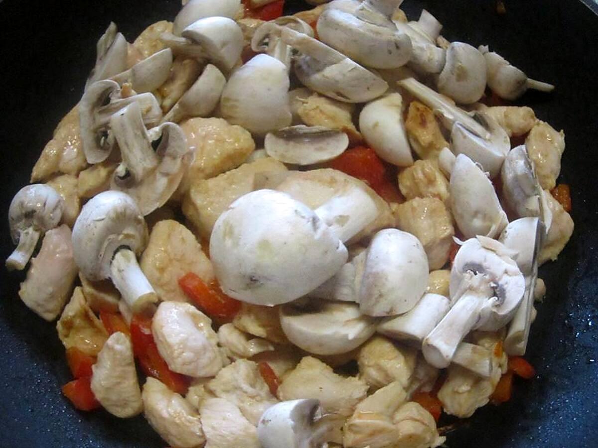 recette Cubes de poulet aux poivron.champignons.