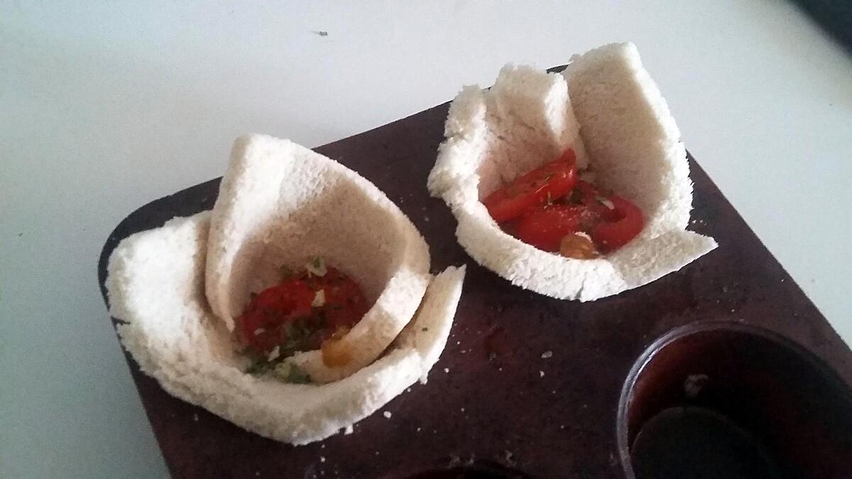 recette Oeuf cocotte dans son pain de mie au tomate du jardin de Mamie