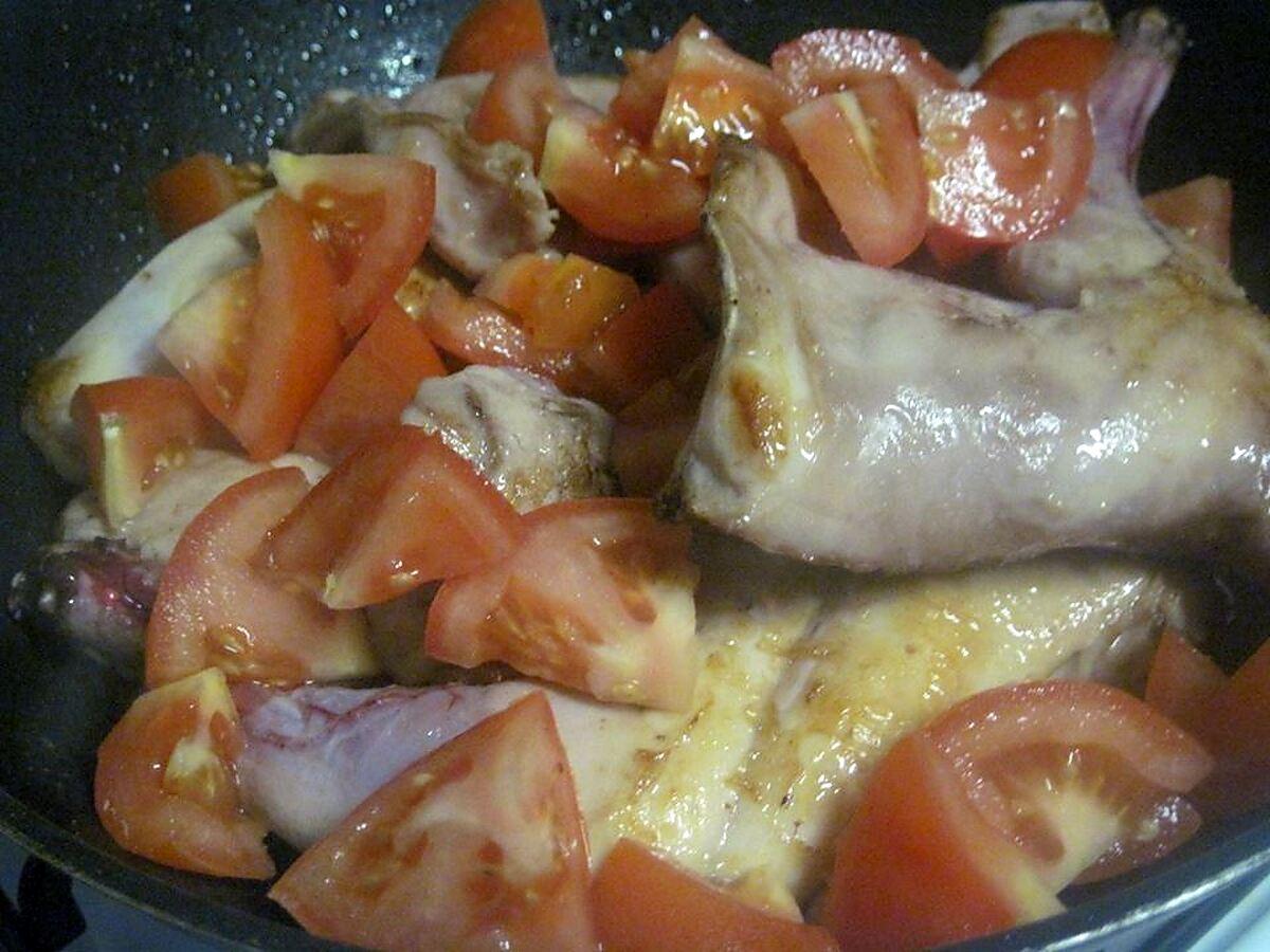 recette Lapin à la sauce tomates et aux olives noires.