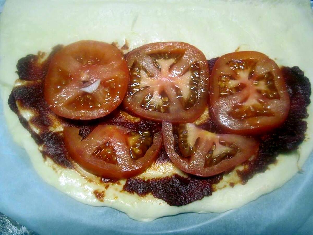 recette chausson pizza.tomate.chorizo.oignon.