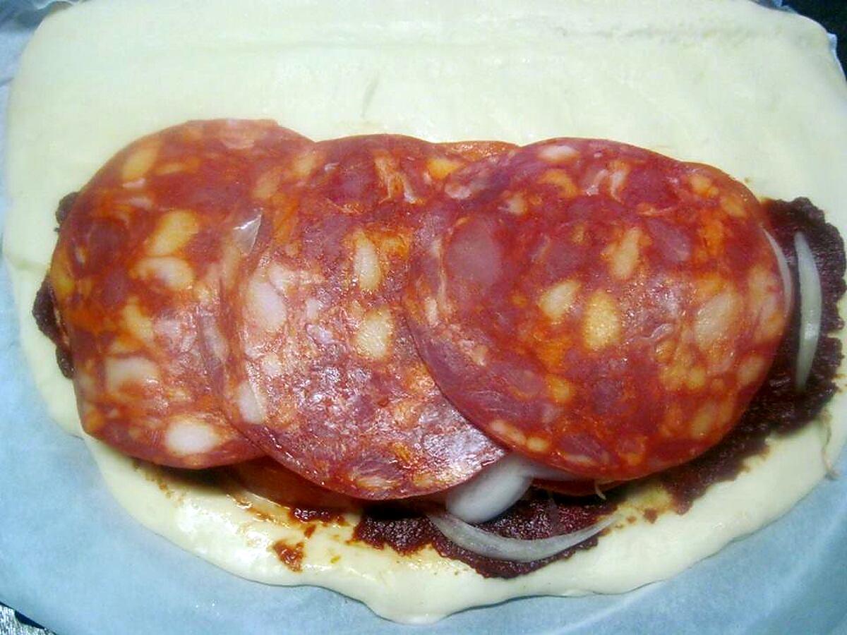recette chausson pizza.tomate.chorizo.oignon.