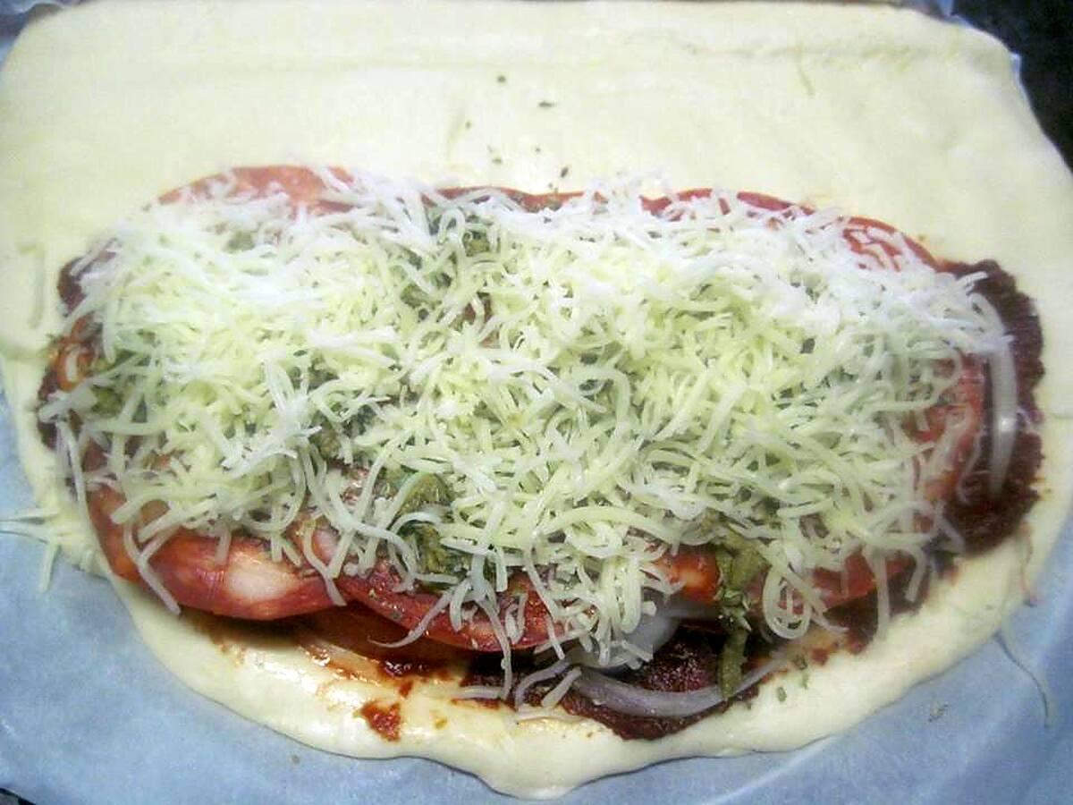 recette chausson pizza.tomate.chorizo.oignon.