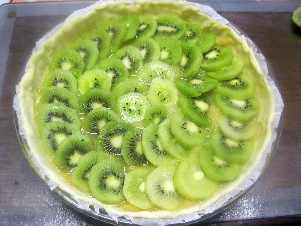 recette Tarte aux kiwis.sur une compotée de pommes.