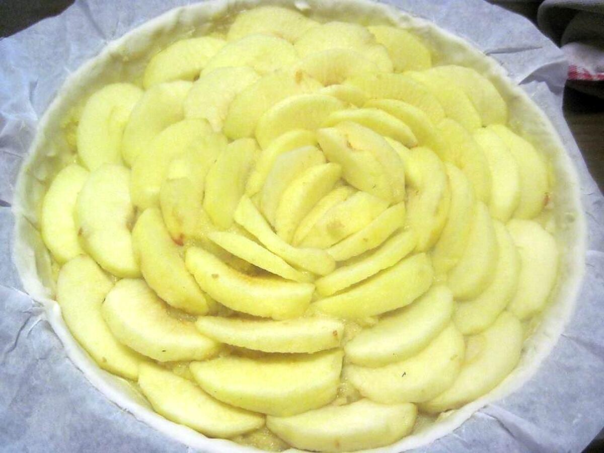 recette Tarte aux pommes sur une crème d'amande.