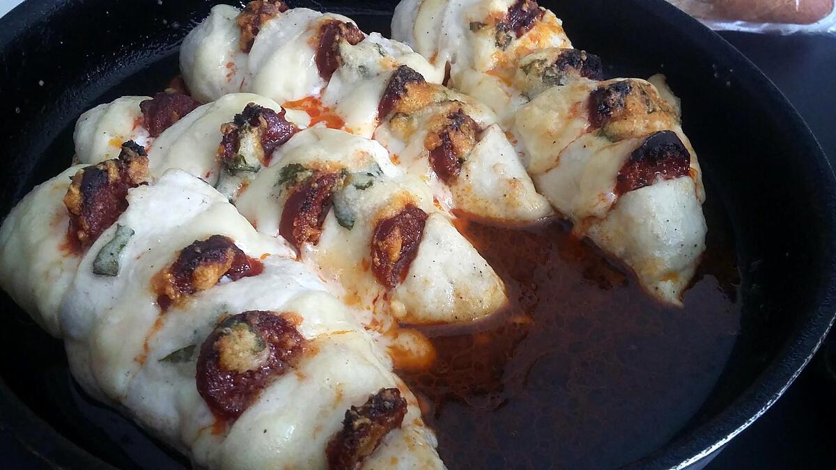 recette Blancs de dinde fourrés chorizo emmental sauce au parmesan basilic