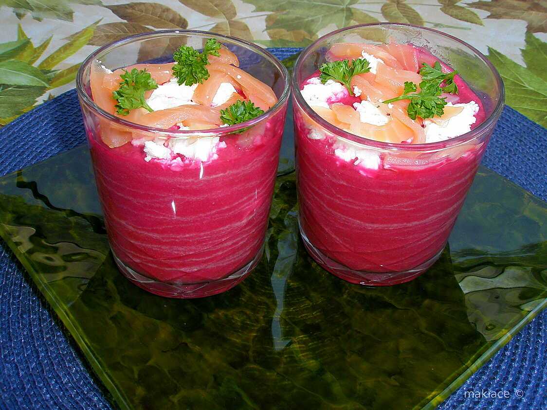 Recette de VERRINES de gaspacho de betteraves au saumon fumé et chèvre